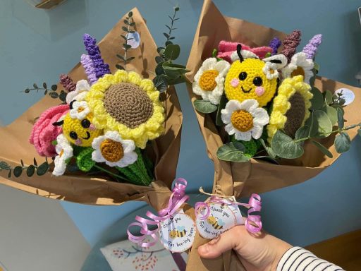 Large Crochet bouquet Colourful bouquets with yellow sunflowers, white daisies, and decorative bee figures.