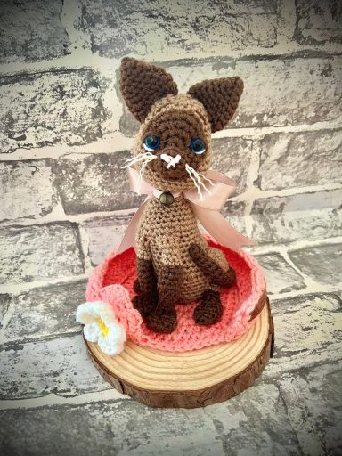 Crochet cat
