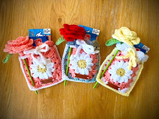 Crochet pouch and matching flower